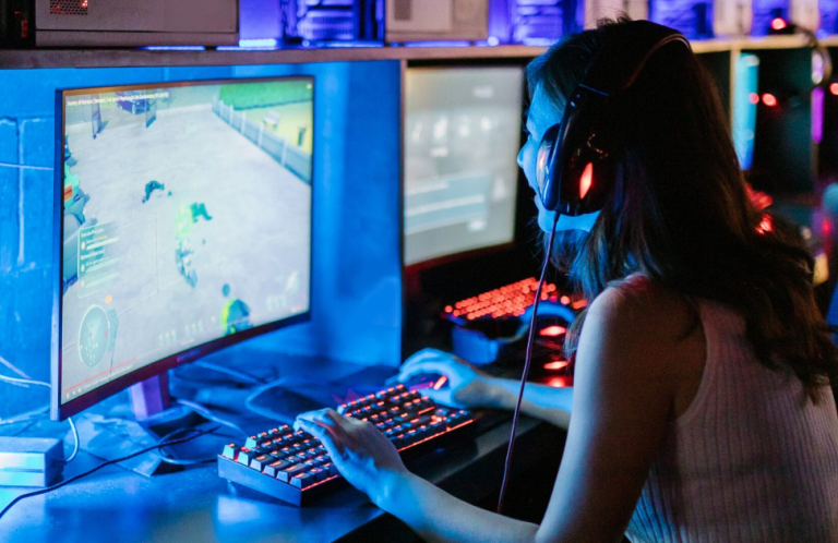 Online Gaming: The Rise of a Connected Entertainment Industry Online Gaming Image